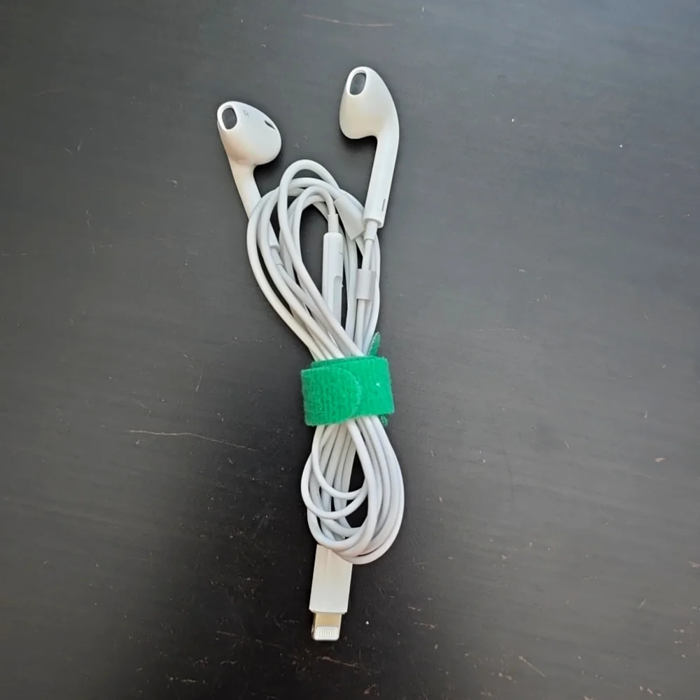 7/10 apple headphones